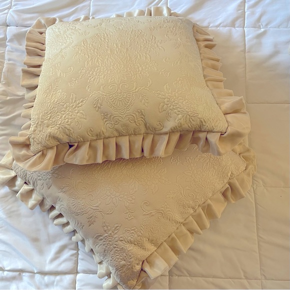 2 Biltmore Estate Accent Pillows - Picture 6 of 7